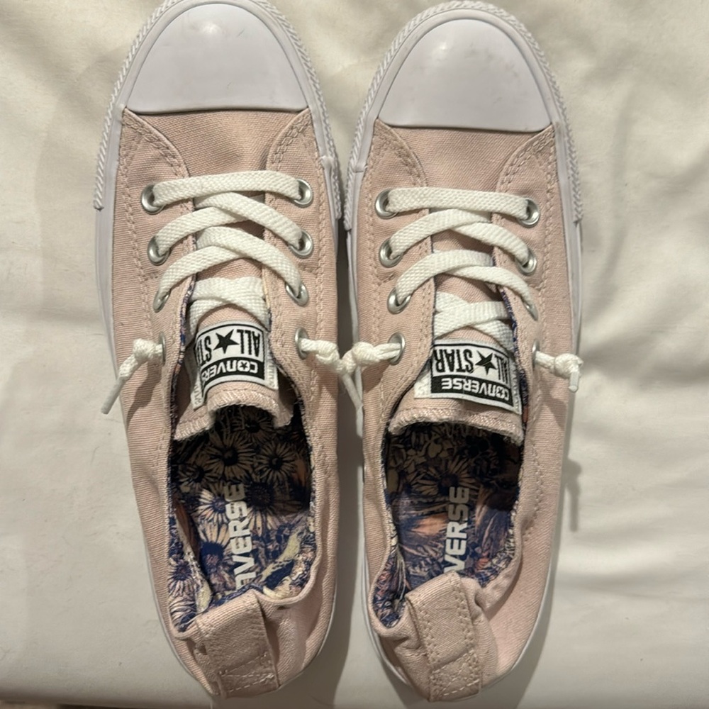 WORN ONCE Women’s light pink Converse Size 8